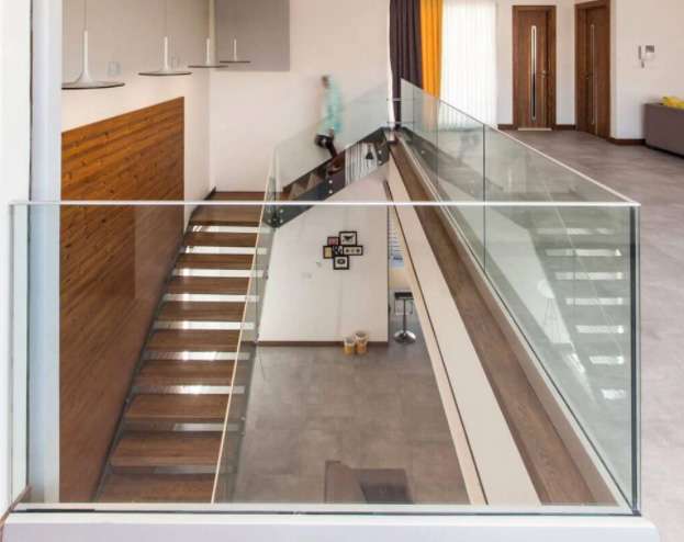 نرده شیشه ای